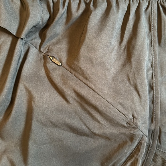 Athleta Mesh Racer Run Mid Rise Short - Picture 11 of 14